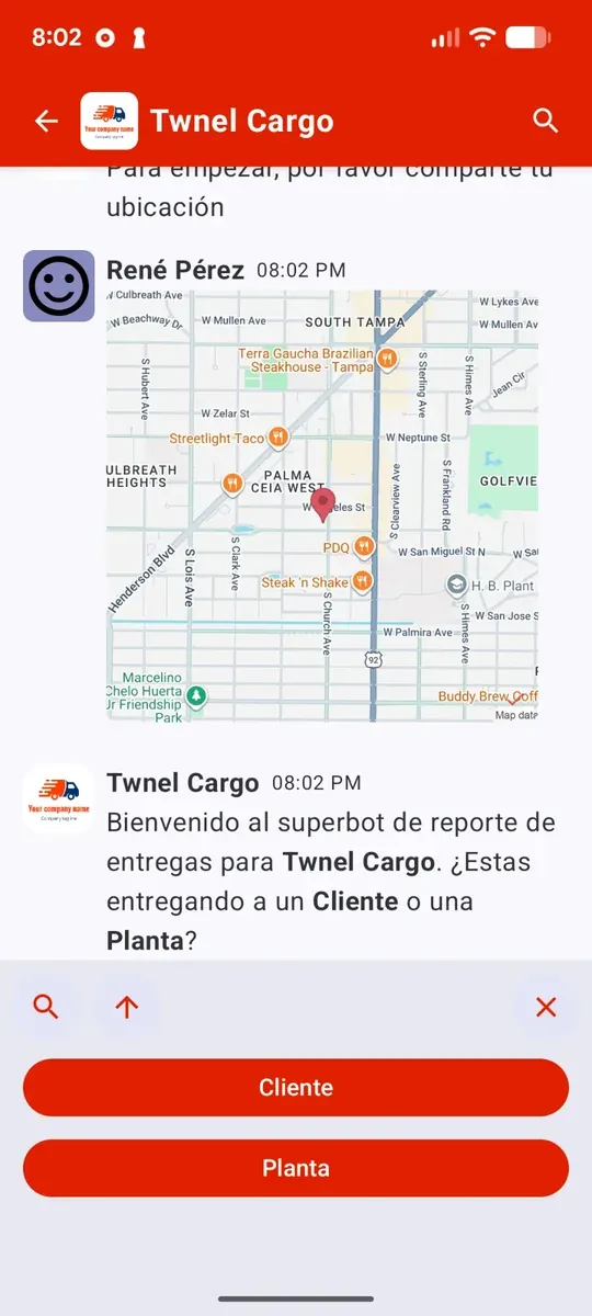 Twnel Messenger en un teléfono Android: el conductor comparte su ubicación y un SuperBot le pregunta si entrega a un cliente o a una planta